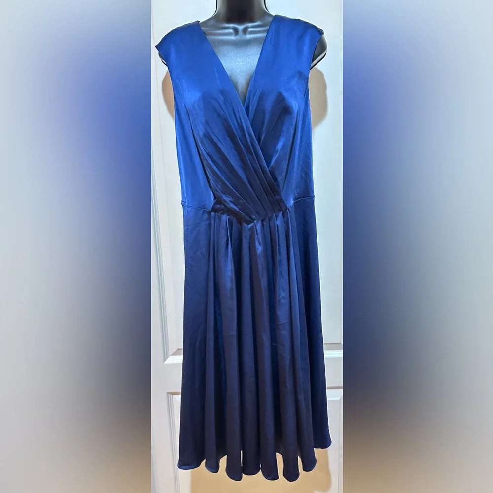 NWT Calvin Klein Elegant Navy vneck Blue Women's Dress size 20 - Picture 3 of 4